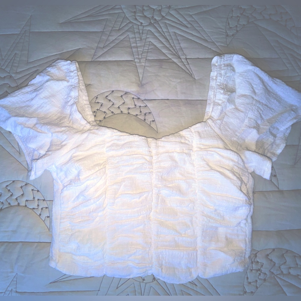 URBAN Romantics White Ruched Crop Blouse size L